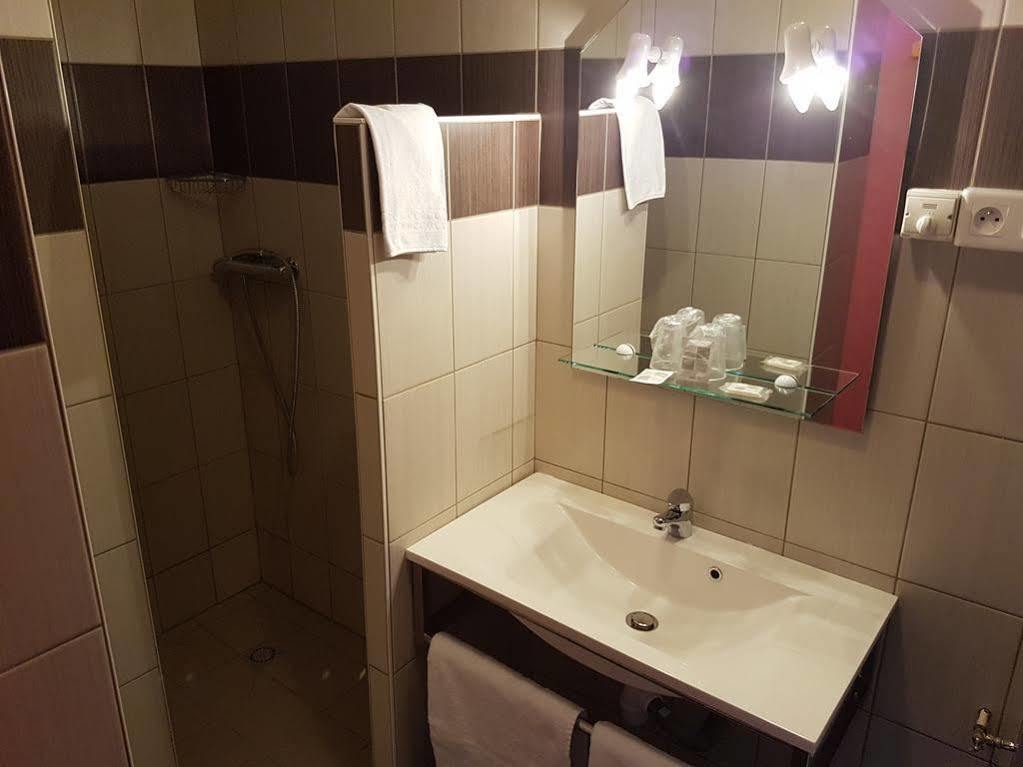 Logis Hotel- Restaurant La Haie Des Vignes Seminaires Et Evenementiel Allain Dış mekan fotoğraf